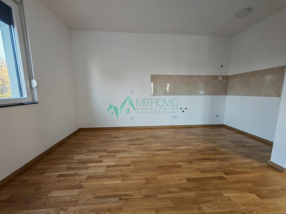 Slika 8 - Petrovaradin. Nov trosoban stan 70m2 sa parkingom. 