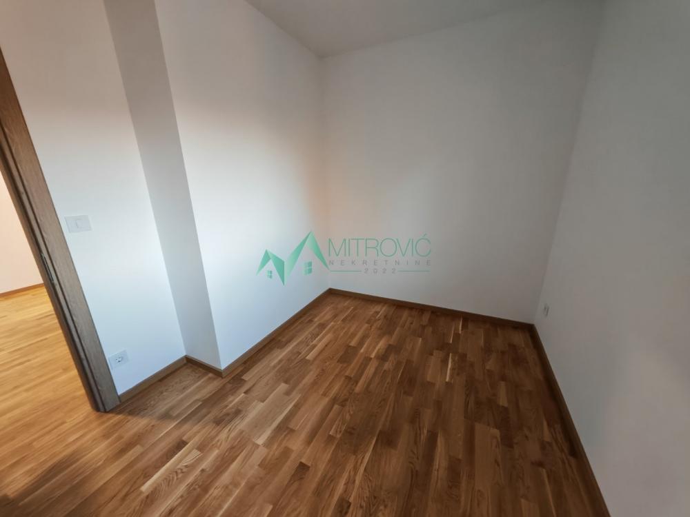 Slika 11 - Petrovaradin. Nov trosoban stan 70m2 sa parkingom. 