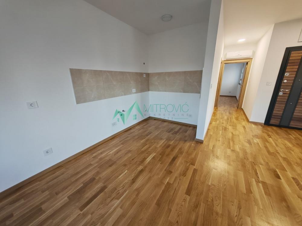 Slika 6 - Petrovaradin. Nov trosoban stan 70m2 sa parkingom. 