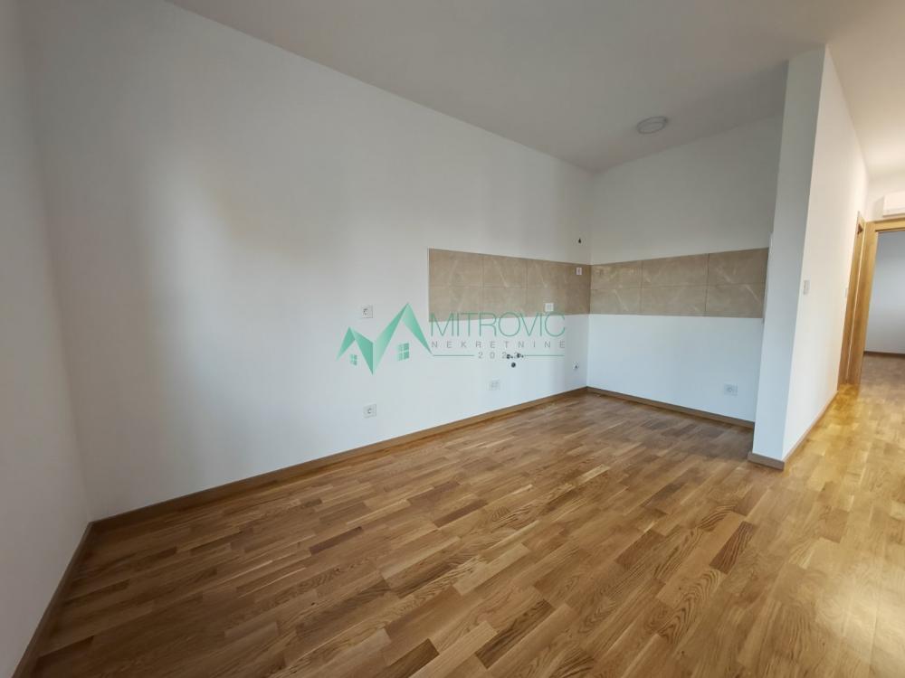 Slika 7 - Petrovaradin. Nov trosoban stan 70m2 sa parkingom. 