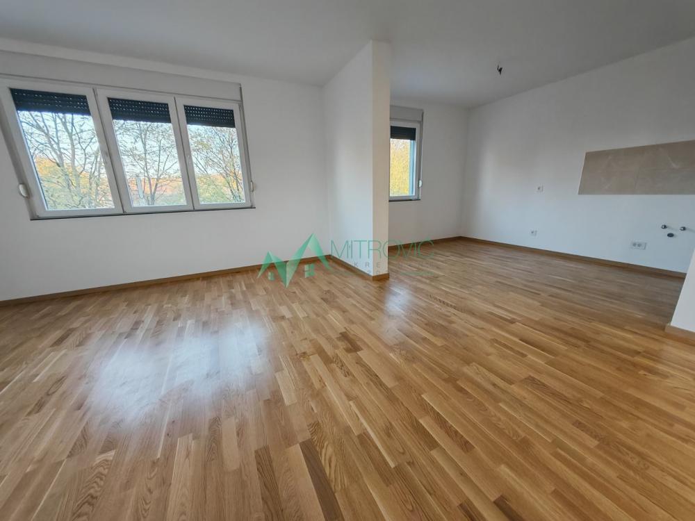 Slika 9 - Petrovaradin. Nov trosoban stan 70m2 sa parkingom. 