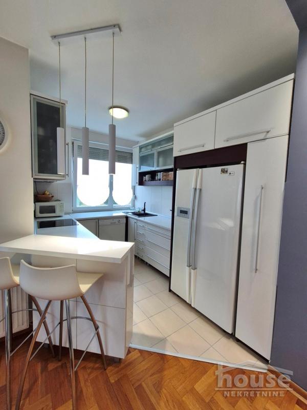 Slika 2 - Stan,NOVI SAD,CENTAR,kv: 144.00, € 432000, ID: 1064532