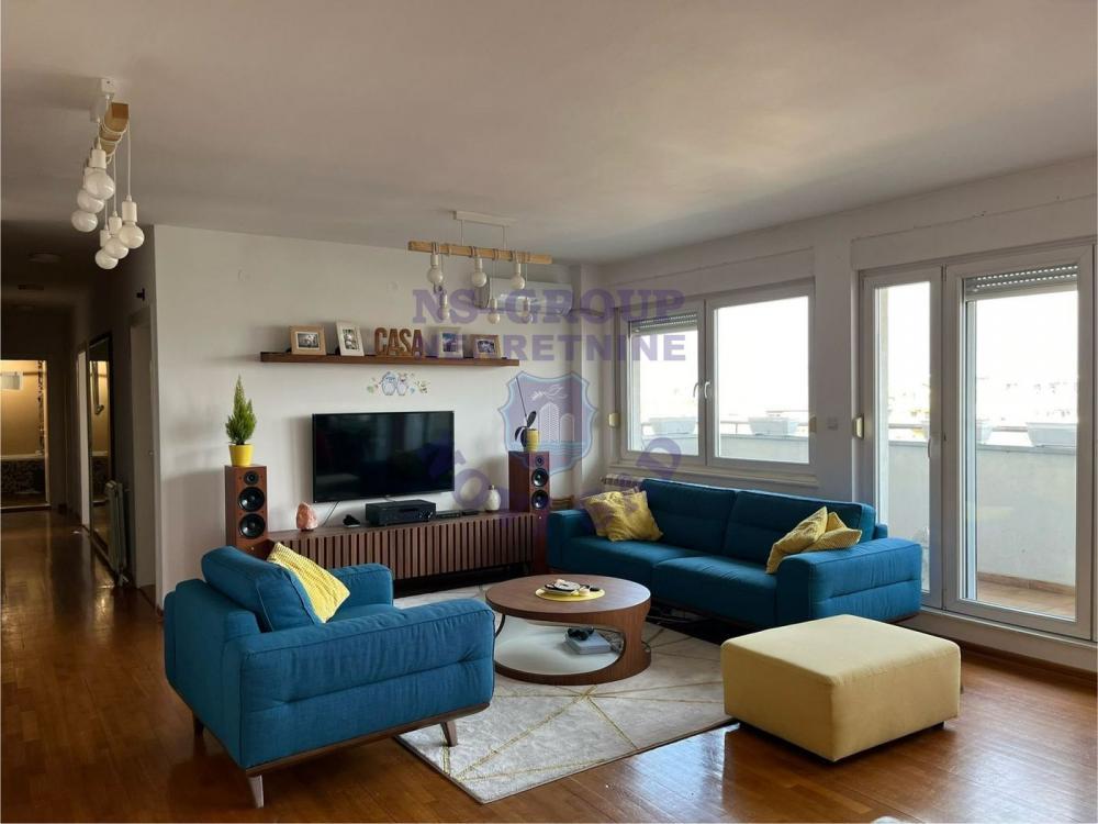 Glavna slika -Četvorosoban stan na Spensu 