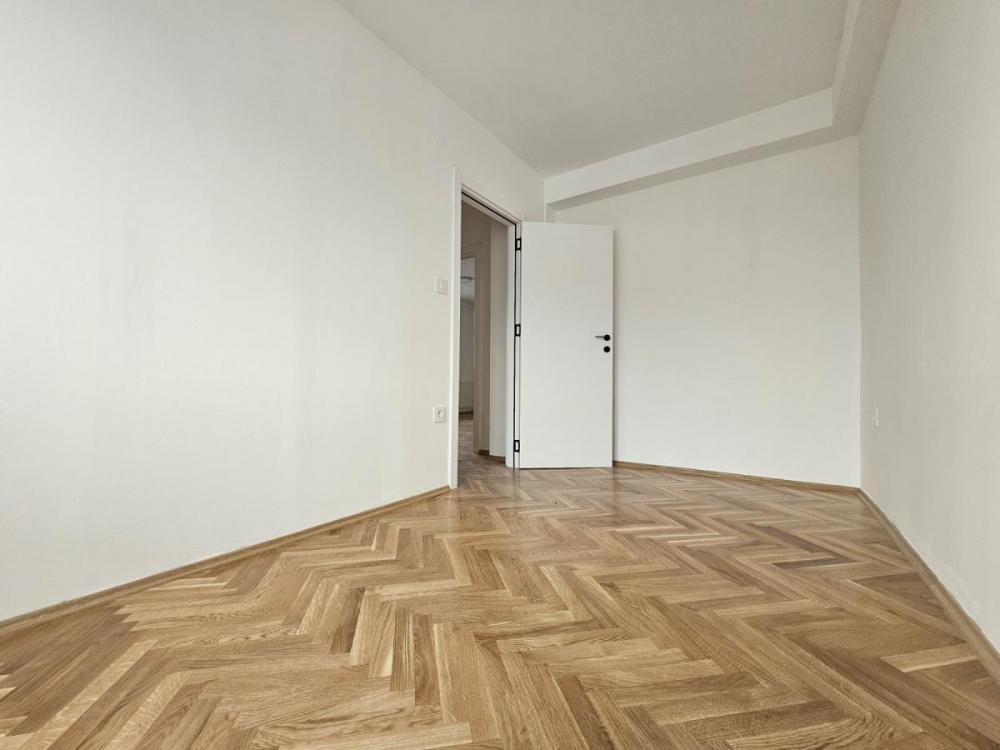 Slika 8 - Trosoban renoviran stan 64m pored Stadiona