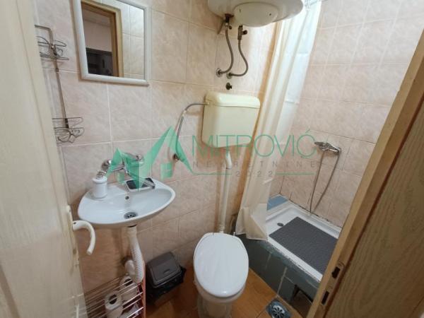 Slika 3 - Na prodaju mali stan od 11m2 u blizini centra - sa parkingom u dvorištu zgrade 