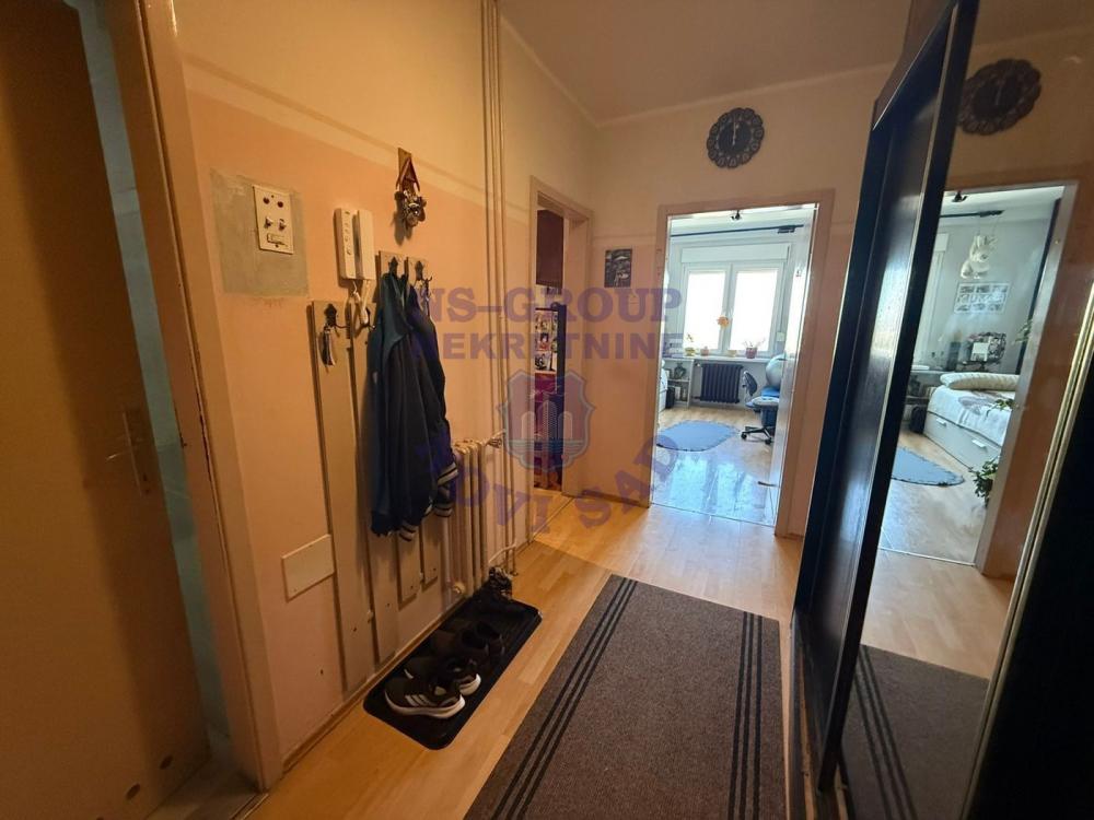 Slika 8 - Komforan, dvoiposoban stan sa lepim pogledom, Železnička stanica! š. 558255