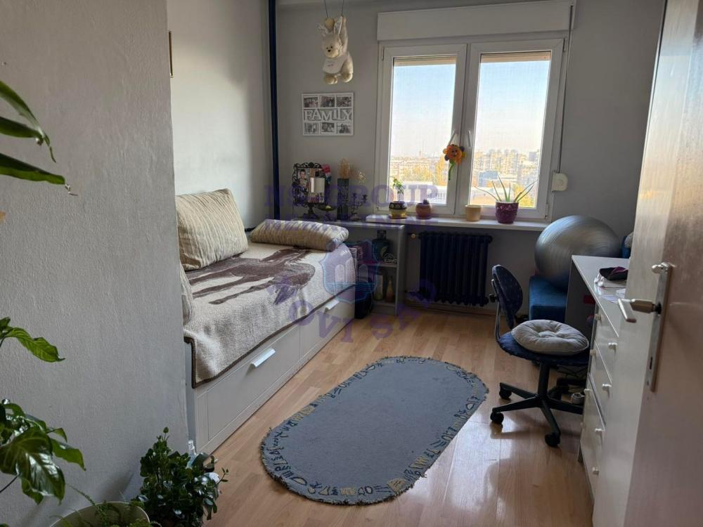 Slika 6 - Komforan, dvoiposoban stan sa lepim pogledom, Železnička stanica! š. 558255