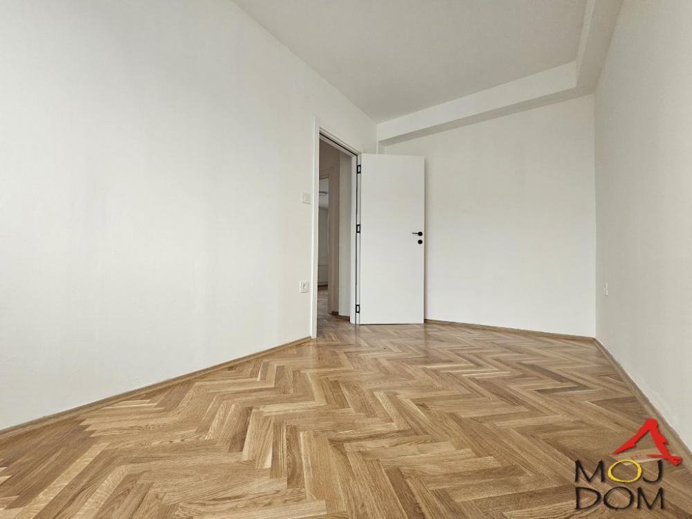 Slika 8 - Stan,NOVI SAD,BULEVAR,kv: 64, € 174500, ID: 1031341