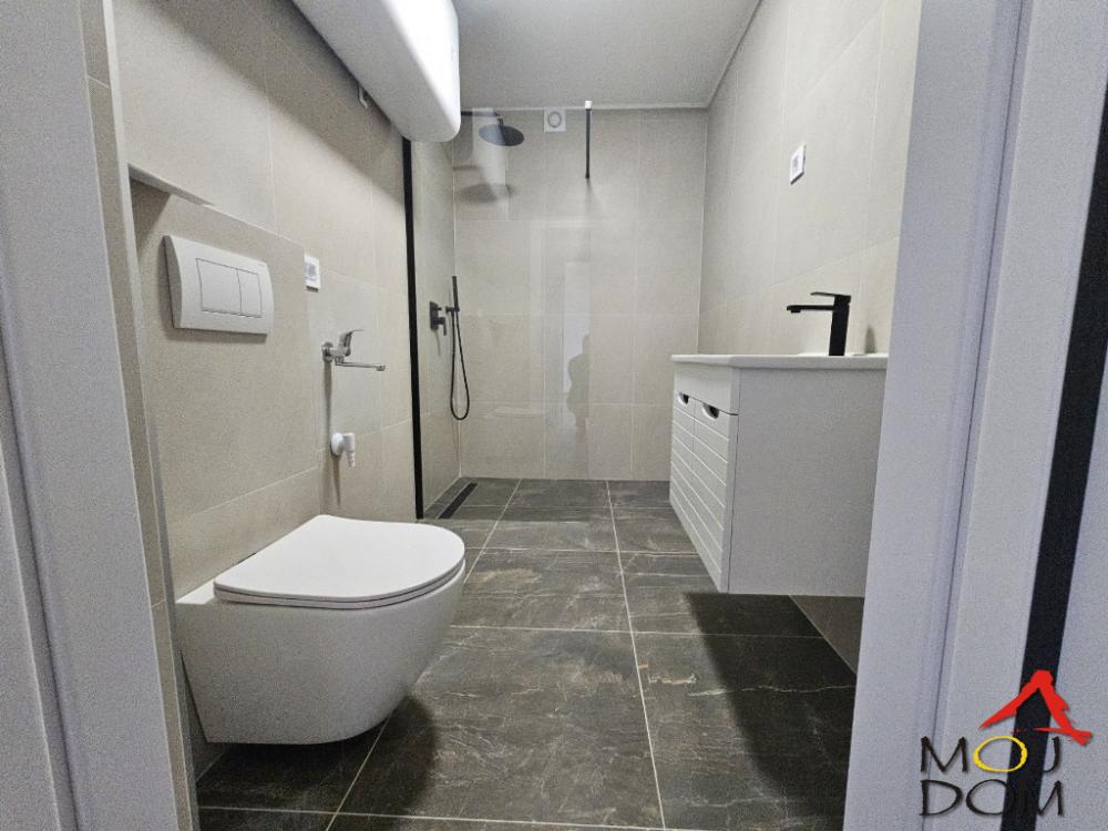 Slika 9 - Stan,NOVI SAD,BULEVAR,kv: 64, € 174500, ID: 1031341