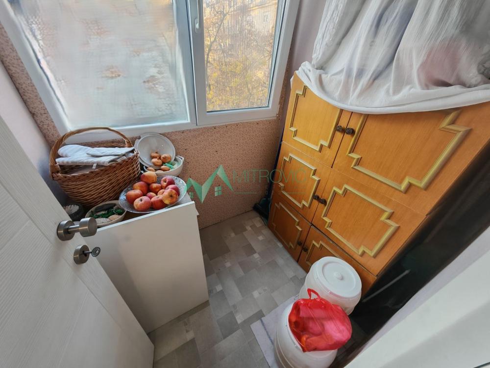 Slika 9 - Kej, 63m3. Dvosoban stan sa pogledom na Dunav, renoviran-namešten. 