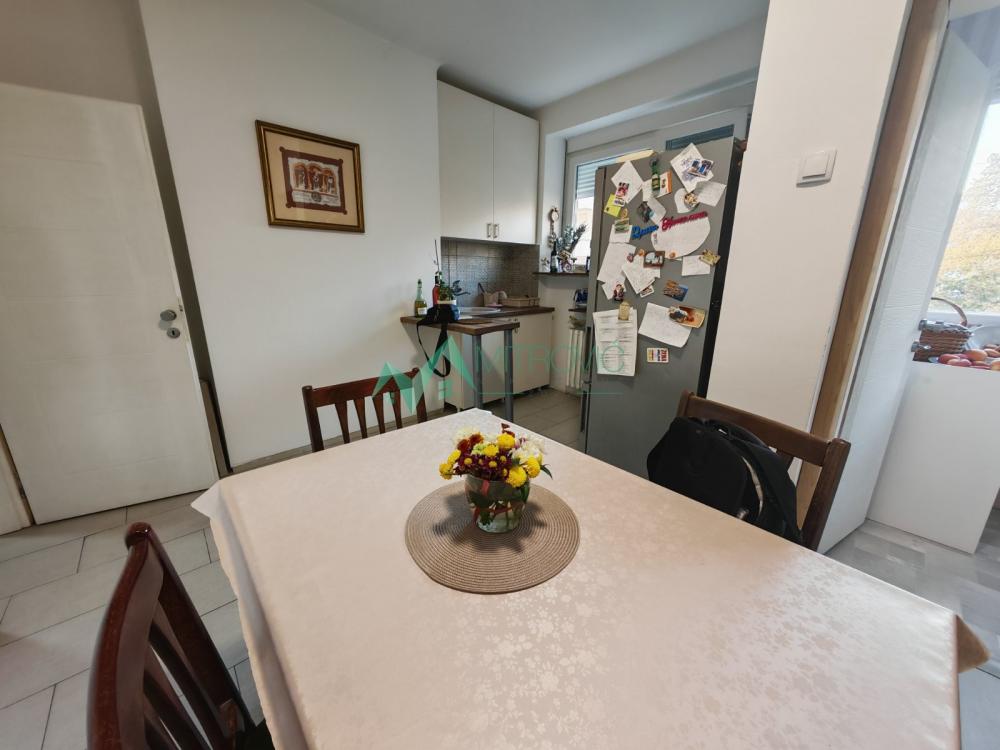 Slika 6 - Kej, 63m3. Dvosoban stan sa pogledom na Dunav, renoviran-namešten. 