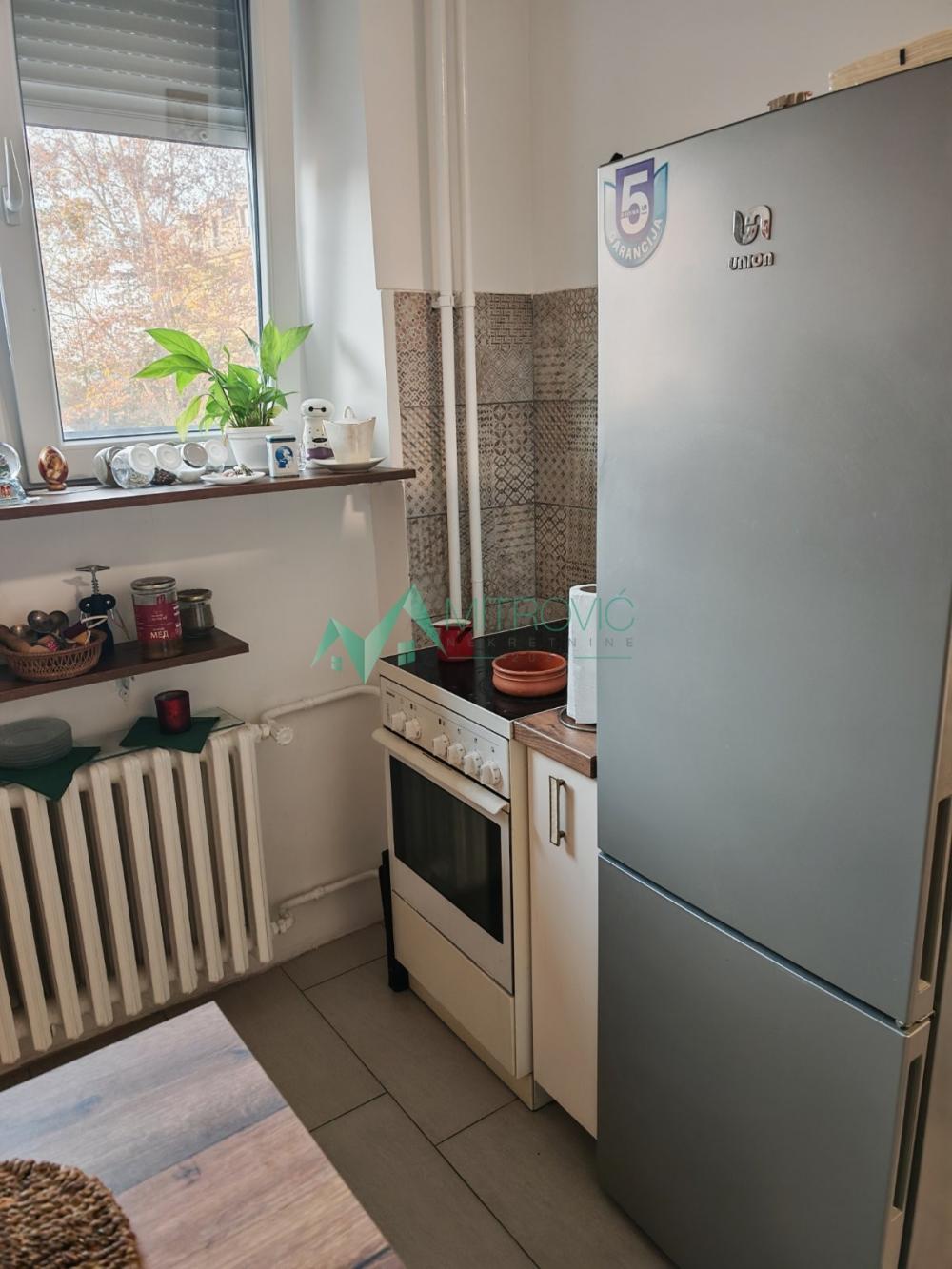 Slika 7 - Kej, 63m3. Dvosoban stan sa pogledom na Dunav, renoviran-namešten. 