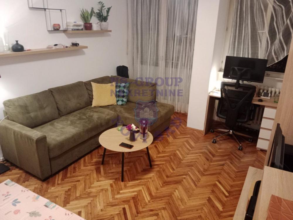 Slika 3 - Predstavljamo Vam uknjižen stan od 43m2 na jednoj od najtraženijih lokacija u Novom Sadu.