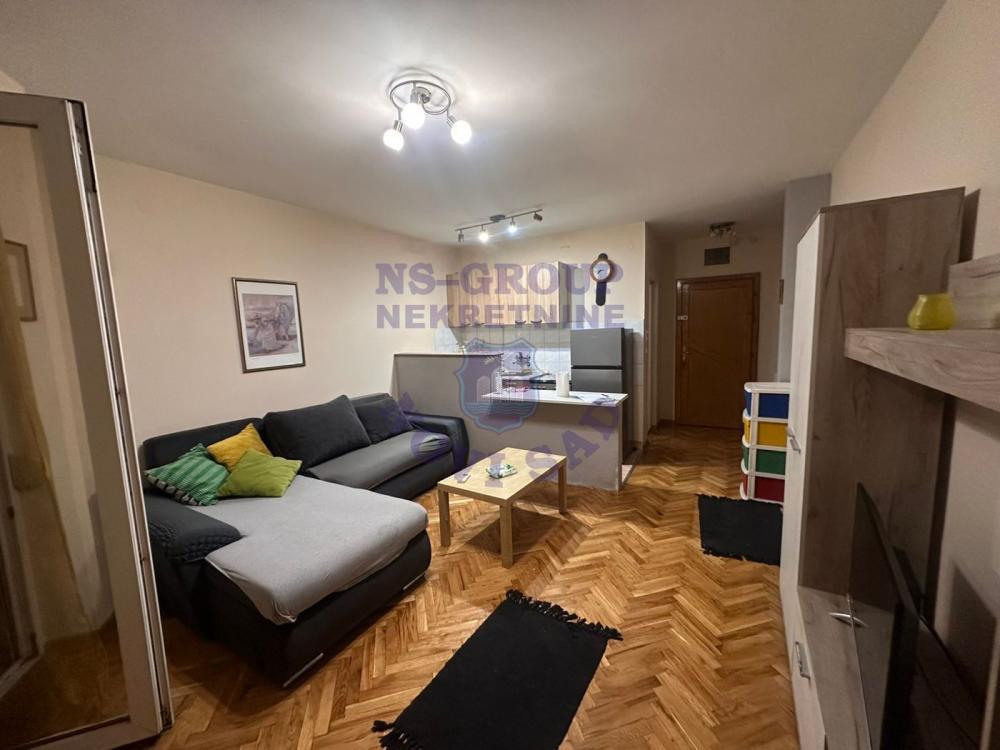 Glavna slika -Odlična garsonjera u širem centru Novog Sada