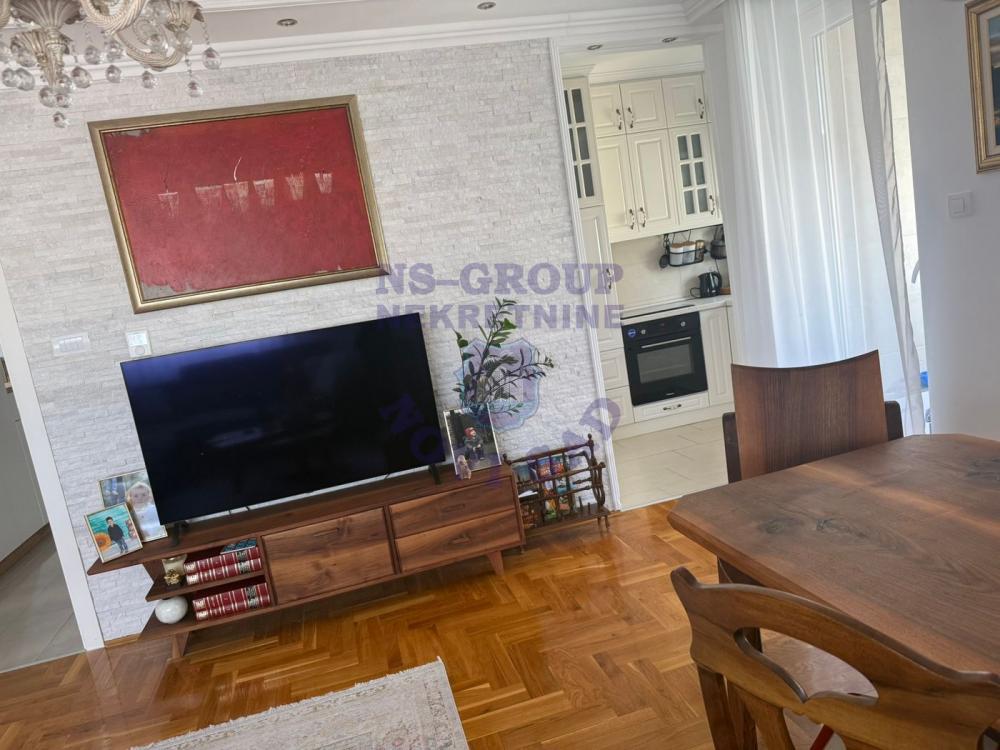 Slika 3 - Četvorosoban, 73m2, Bulevar patrijarha Pavla (Somborski bulevar) Novi Sad, sa terasom, ima lift