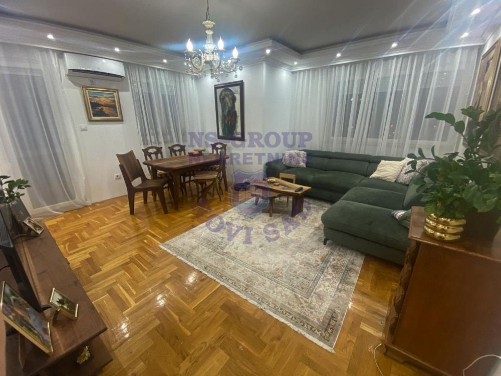 Slika 1 - Četvorosoban, 73m2, Bulevar patrijarha Pavla (Somborski bulevar) Novi Sad, sa terasom, ima lift