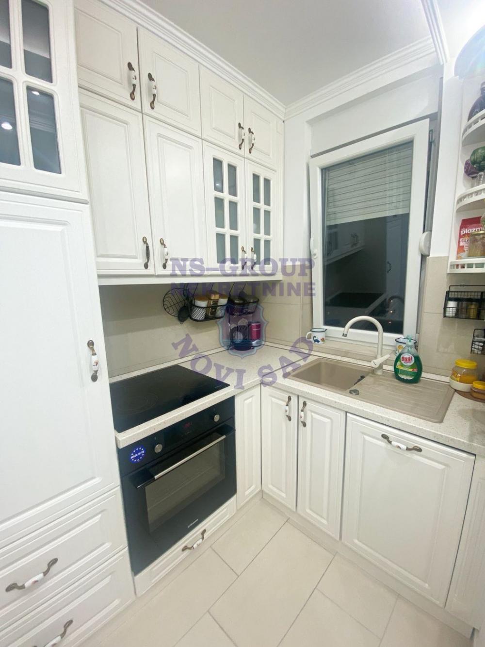 Slika 5 - Četvorosoban, 73m2, Bulevar patrijarha Pavla (Somborski bulevar) Novi Sad, sa terasom, ima lift