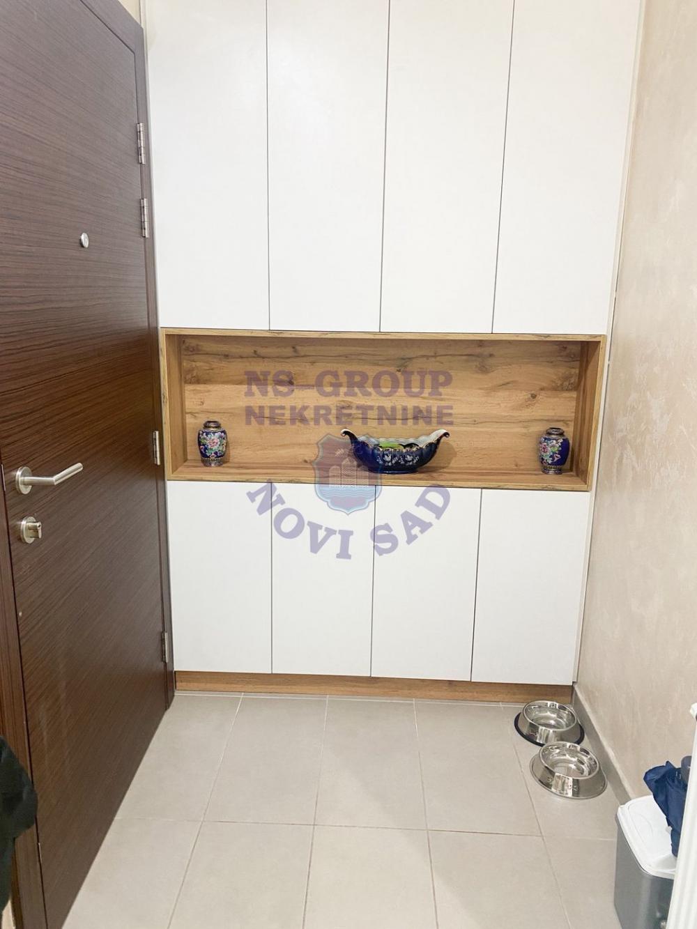 Slika 8 - Četvorosoban, 73m2, Bulevar patrijarha Pavla (Somborski bulevar) Novi Sad, sa terasom, ima lift