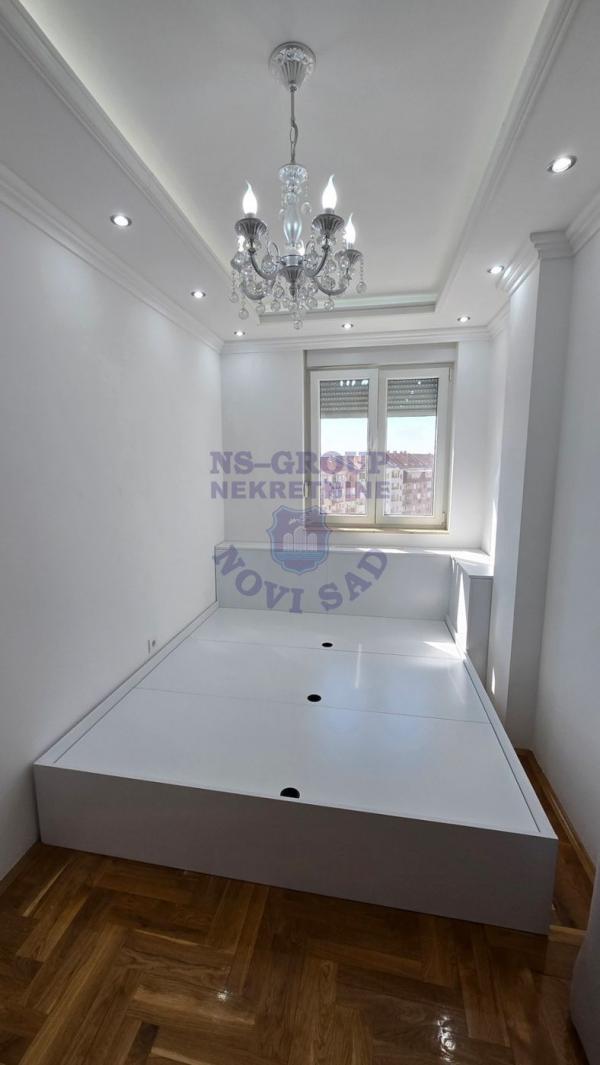 Slika 10 - Četvorosoban, 73m2, Bulevar patrijarha Pavla (Somborski bulevar) Novi Sad, sa terasom, ima lift