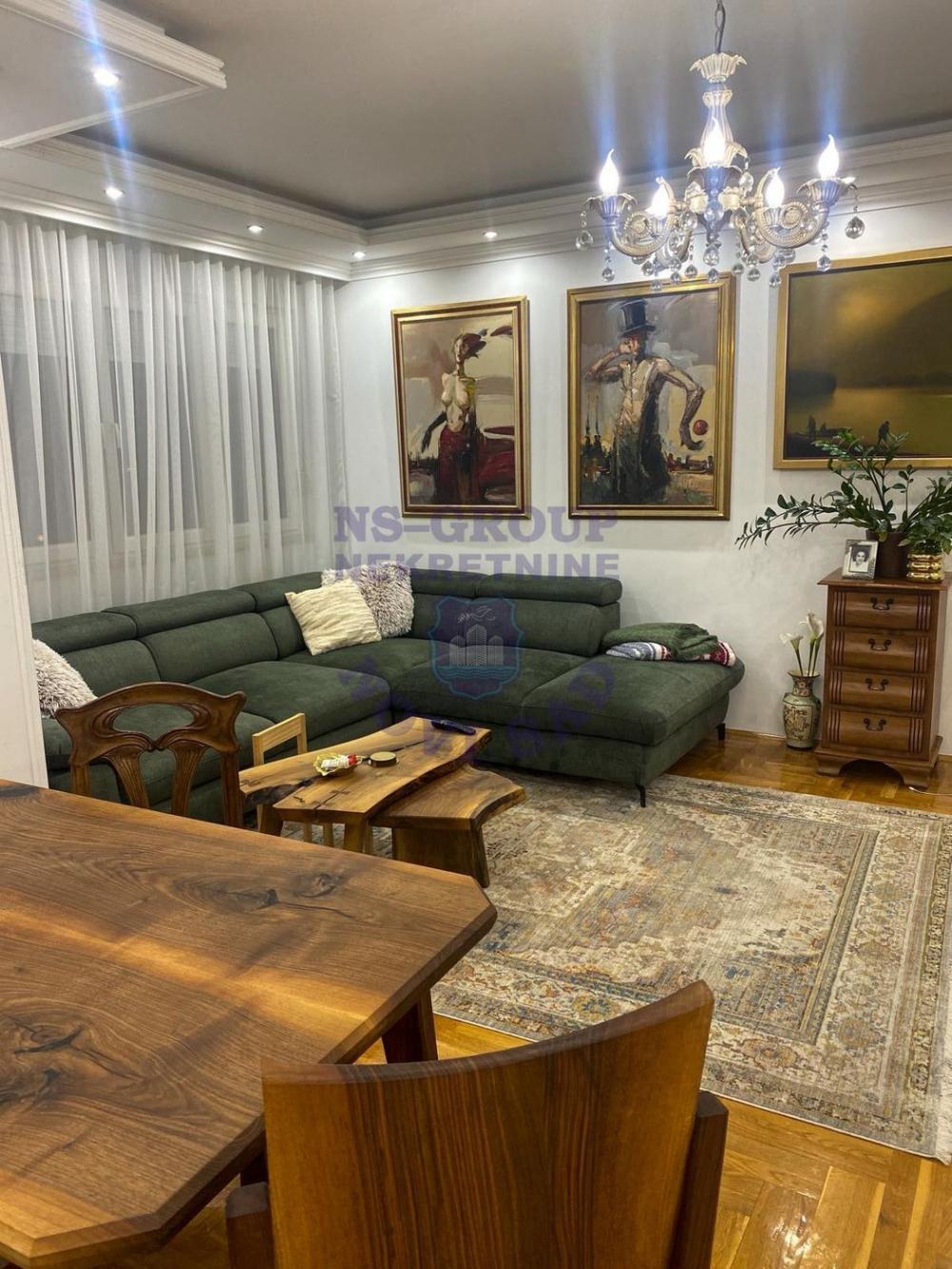 Glavna slika -Četvorosoban, 73m2, Bulevar patrijarha Pavla (Somborski bulevar) Novi Sad, sa terasom, ima lift