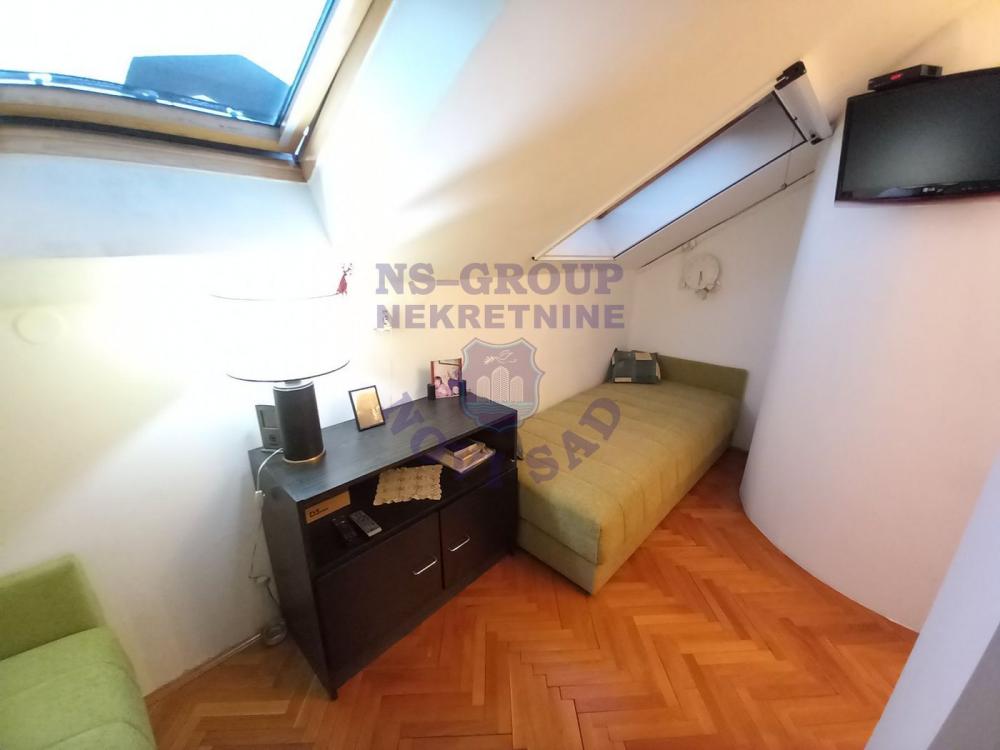 Slika 8 - Troiposoban, 102m2, Grbavica Novi Sad, sa terasom, ima lift