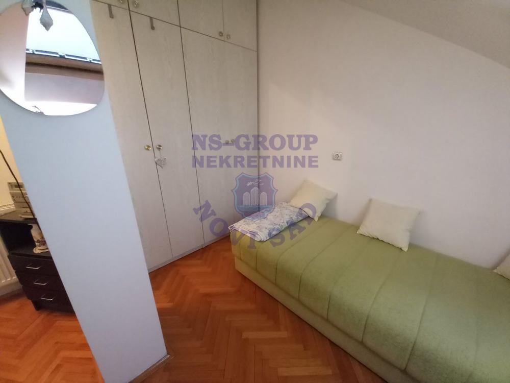 Slika 5 - Troiposoban, 102m2, Grbavica Novi Sad, sa terasom, ima lift