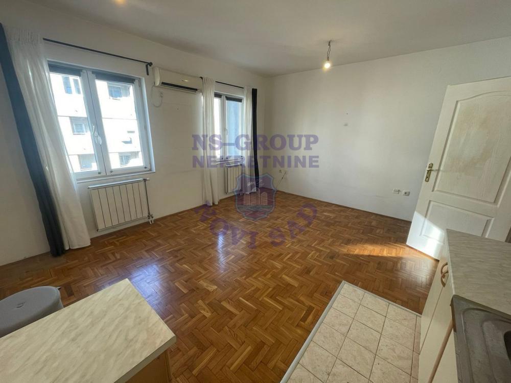 Glavna slika -Jednosoban, 26m2, Bulevar Evrope Novi Sad, ima lift