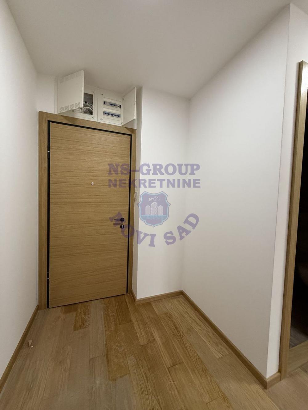 Slika 2 - Trosoban, 58m2, Bulevar oslobođenja Novi Sad, sa terasom, ima lift