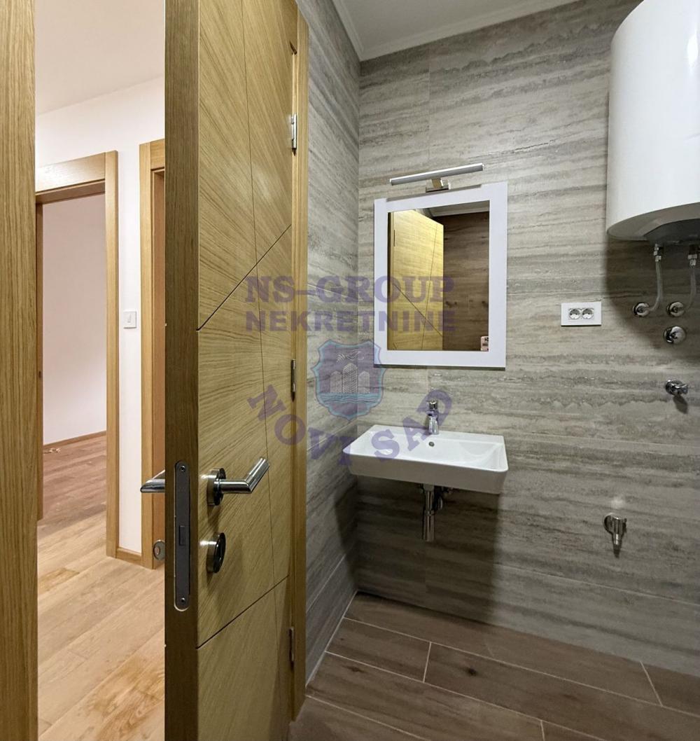 Slika 7 - Trosoban, 58m2, Bulevar oslobođenja Novi Sad, sa terasom, ima lift