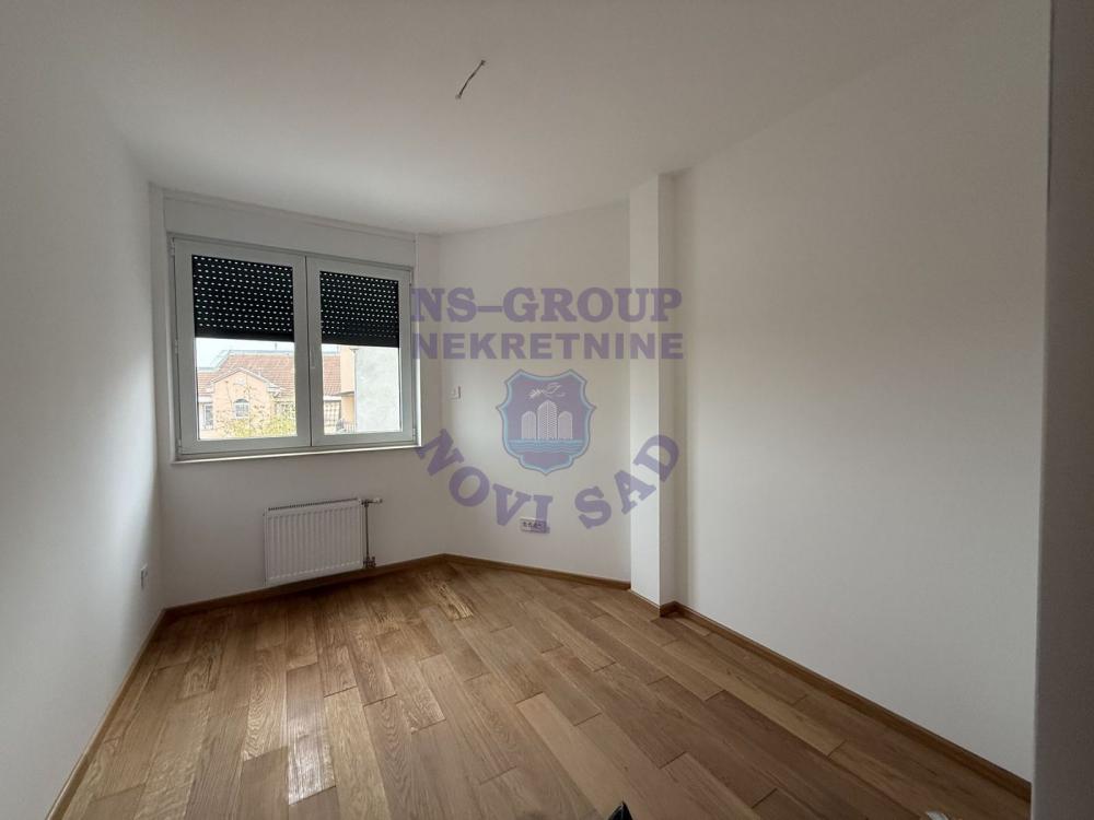 Slika 3 - Trosoban, 58m2, Bulevar oslobođenja Novi Sad, sa terasom, ima lift