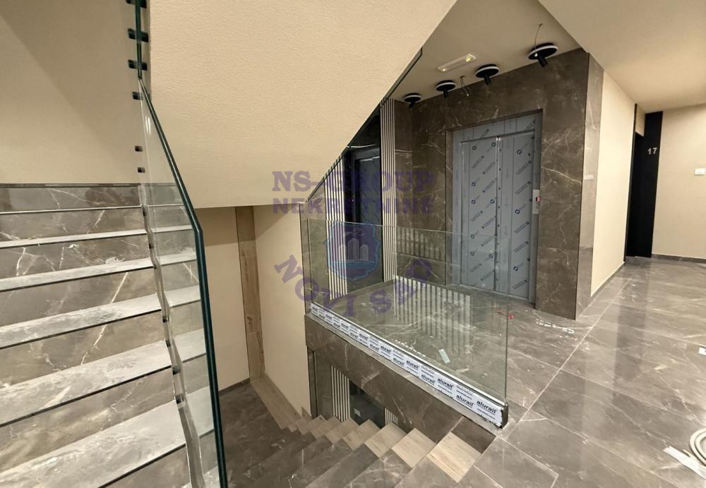 Slika 9 - Trosoban, 58m2, Bulevar oslobođenja Novi Sad, sa terasom, ima lift