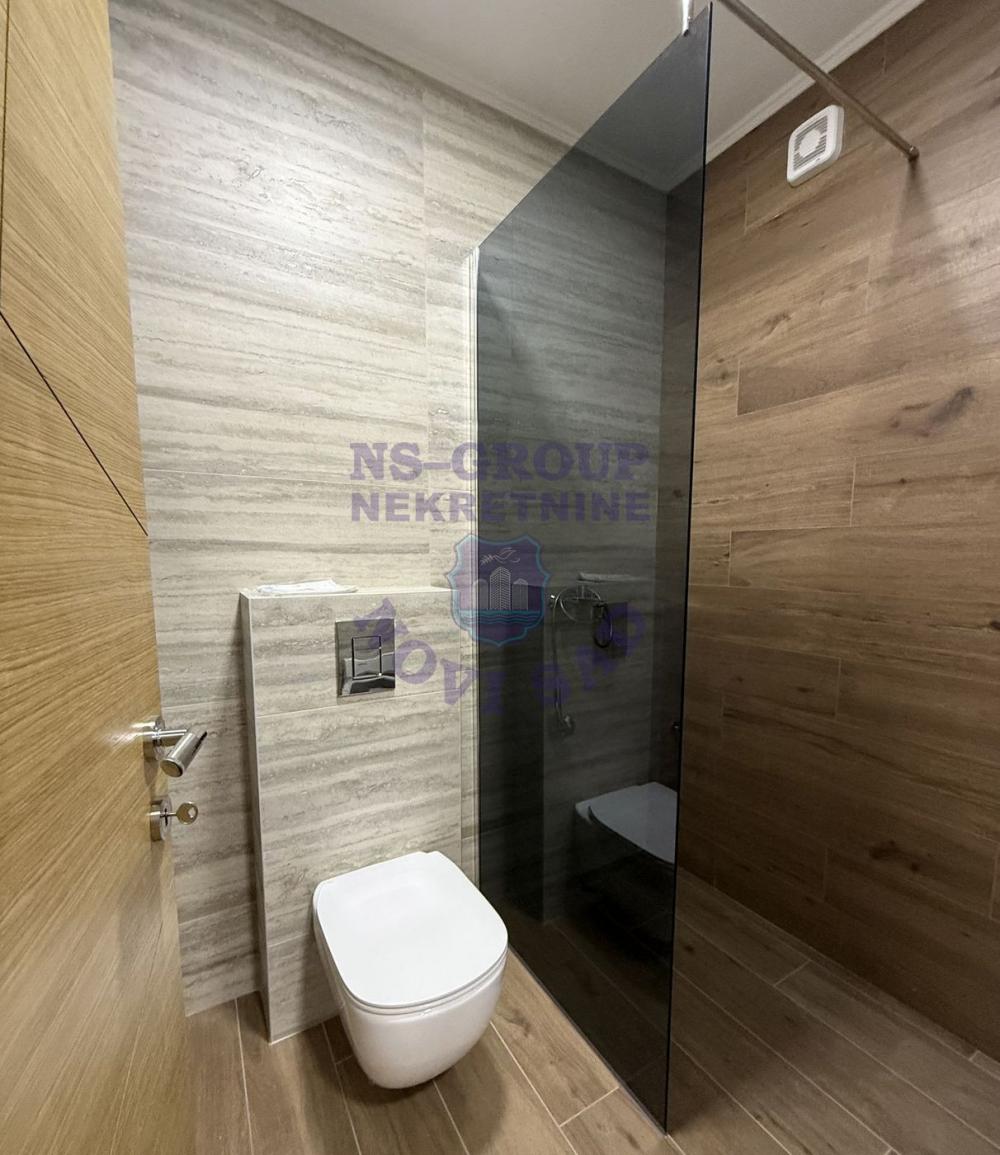 Slika 6 - Trosoban, 58m2, Bulevar oslobođenja Novi Sad, sa terasom, ima lift