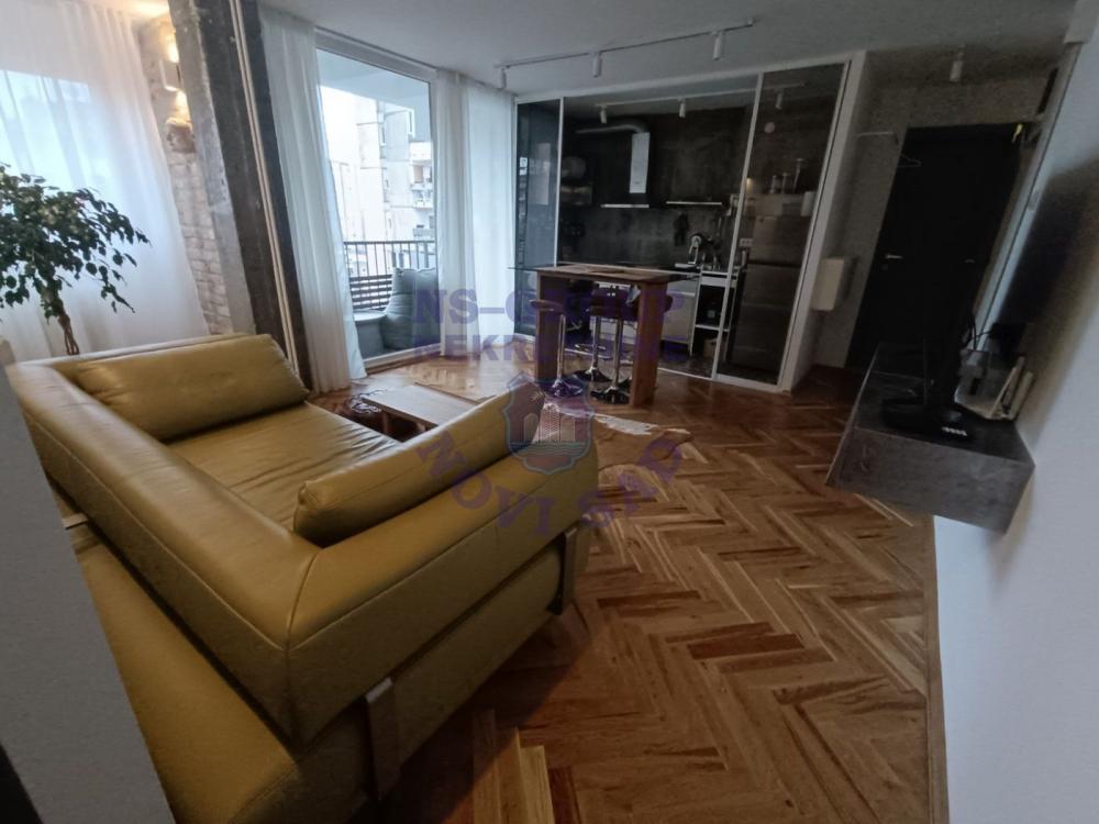 Slika 2 - Retko u ponudi! Liman 3, urbani deo grada, sa dovoljno zelene i parking povrsine.