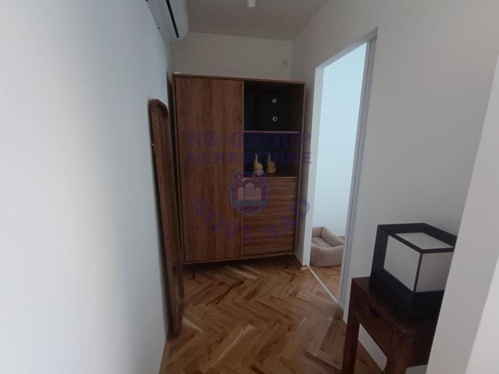 Slika 7 - Retko u ponudi! Liman 3, urbani deo grada, sa dovoljno zelene i parking povrsine.