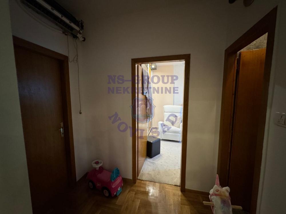 Slika 9 - Petosoban, 97m2, Grbavica Novi Sad