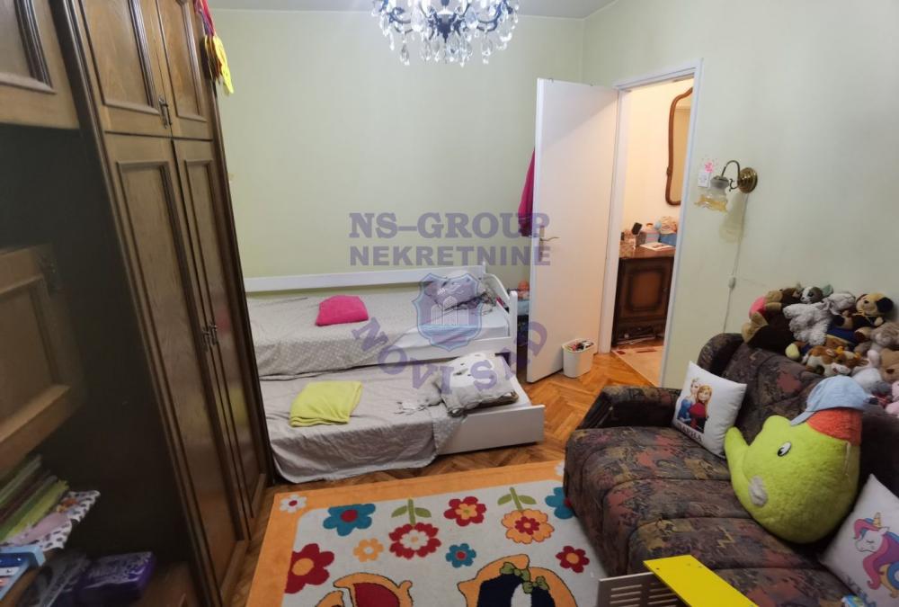 Slika 9 - Konforan trosoban stan u blizini Železničke