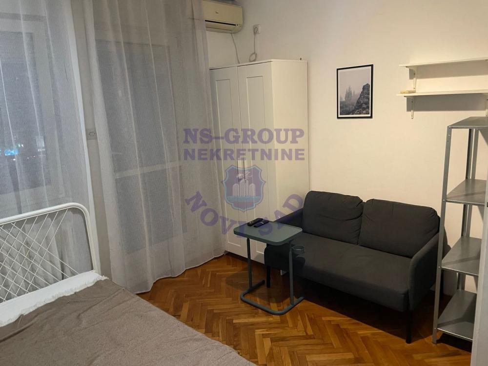 Glavna slika -Odlicna garsonjena na Podbari