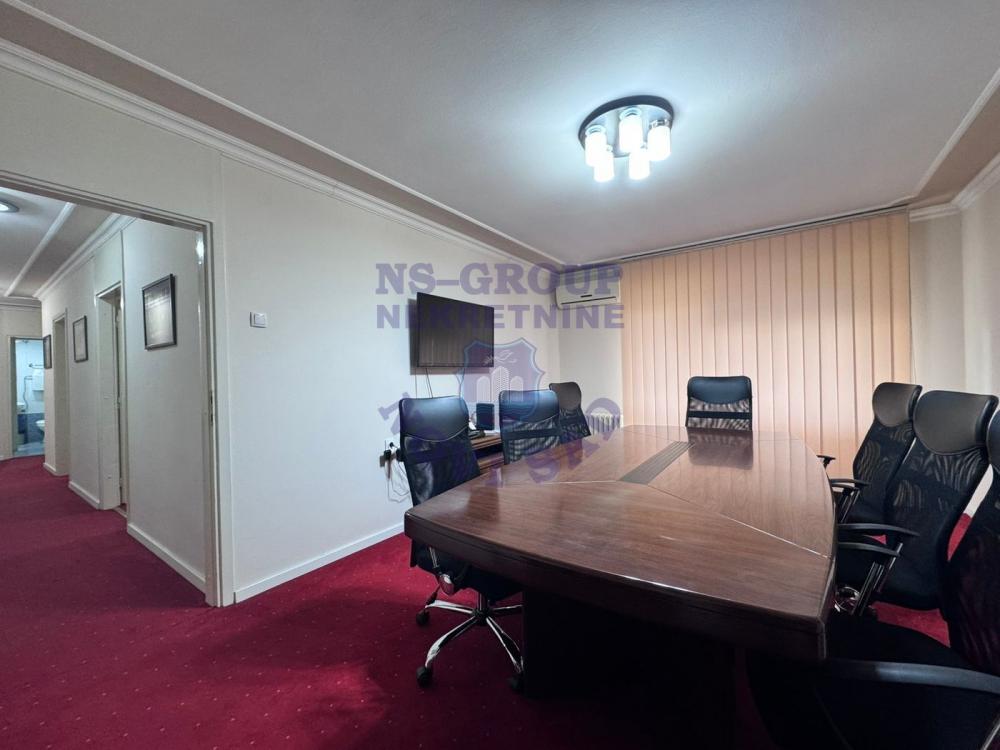 Slika 0 - Četvorosoban stan na Bulevaru