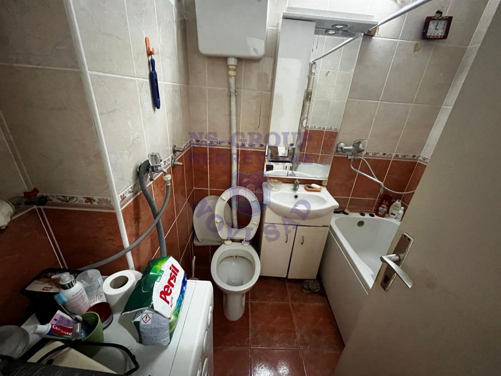 Slika 1 - Trosoban, 67m2, Liman 4 Novi Sad, sa terasom, ima lift