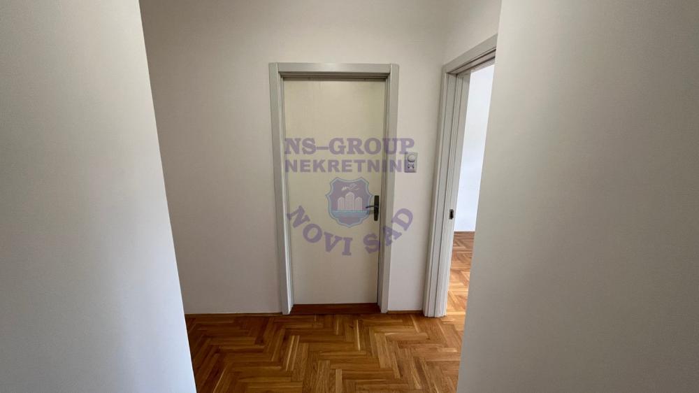 Slika 2 - Dvosoban, 41m2, Podbara Novi Sad, sa terasom