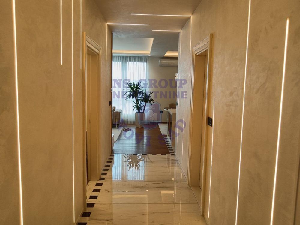 Slika 7 - Trosoban, 82m2, Nova Detelinara Novi Sad, sa terasom, ima lift