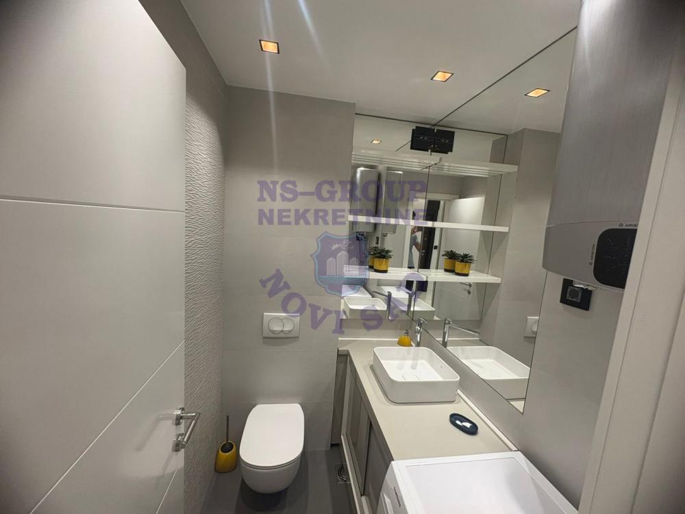 Slika 6 - Četvorosoban, 130m2, Bulevar patrijarha Pavla (Somborski bulevar) Novi Sad, sa terasom, sa garažom