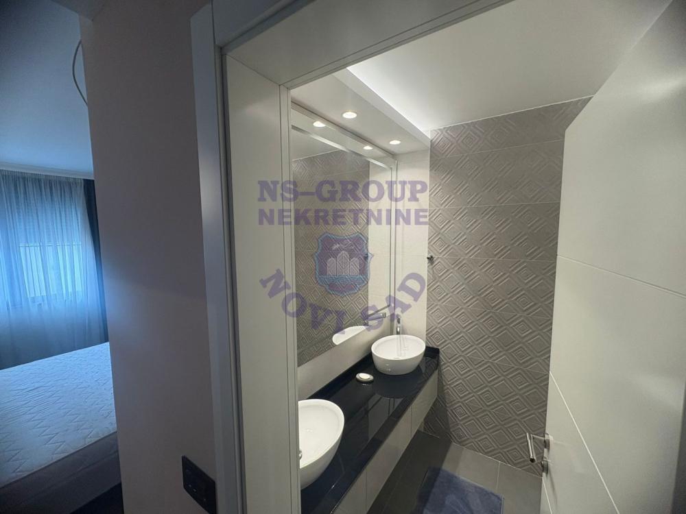 Slika 7 - Četvorosoban, 130m2, Bulevar patrijarha Pavla (Somborski bulevar) Novi Sad, sa terasom, sa garažom