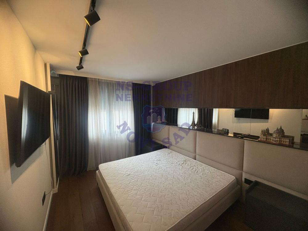 Slika 2 - Četvorosoban, 130m2, Bulevar patrijarha Pavla (Somborski bulevar) Novi Sad, sa terasom, sa garažom