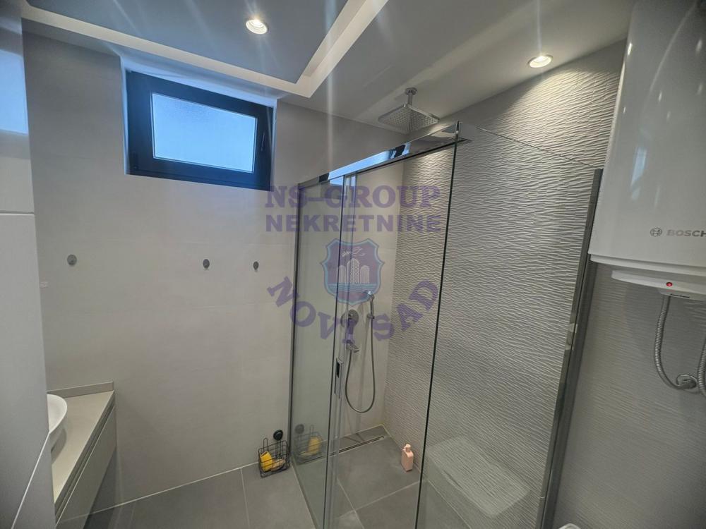 Slika 9 - Četvorosoban, 130m2, Bulevar patrijarha Pavla (Somborski bulevar) Novi Sad, sa terasom, sa garažom