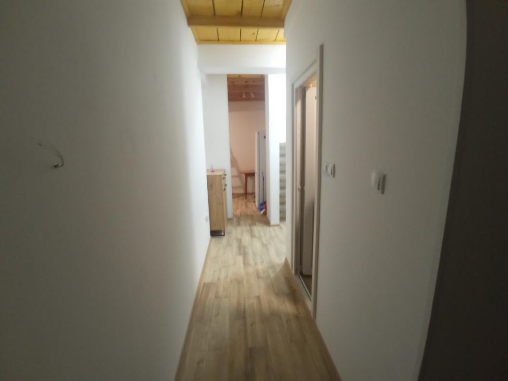 Slika 3 - Garsonjera sa galerijom !