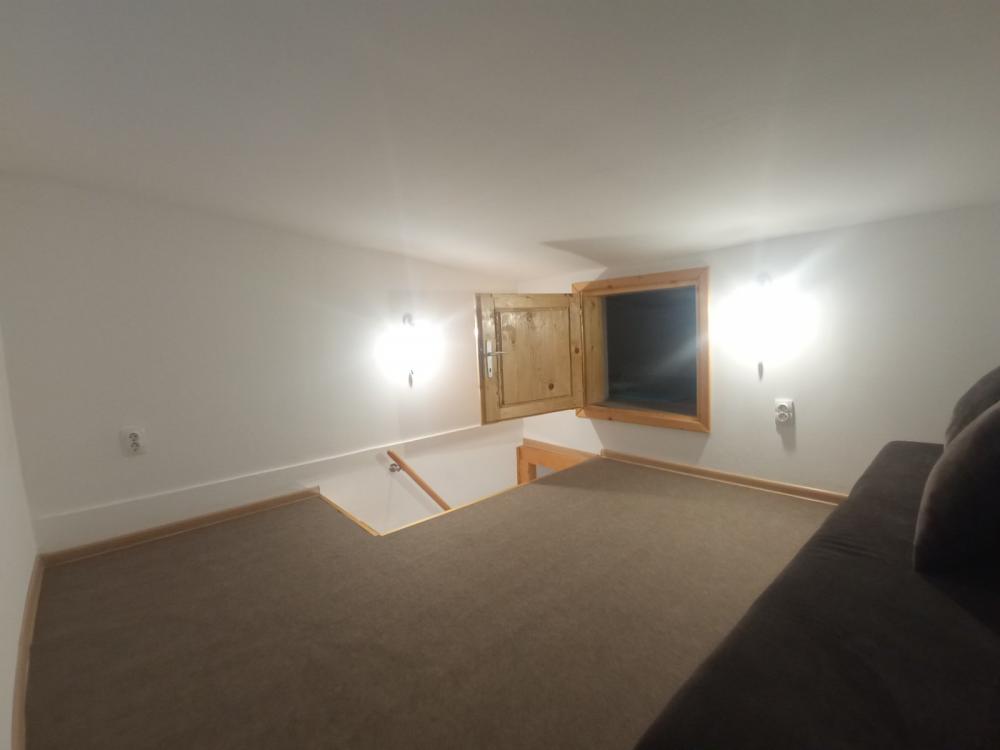 Slika 10 - Garsonjera sa galerijom !