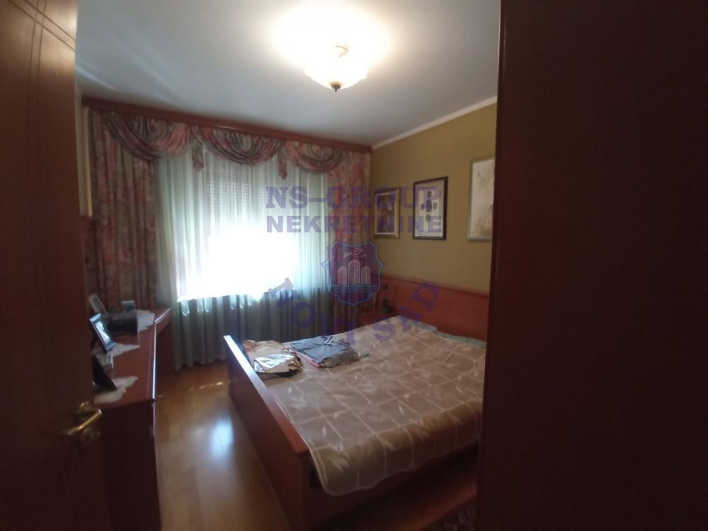 Slika 2 - Šestosoban, 194m2, Bulevar oslobođenja Novi Sad, sa terasom, ima lift