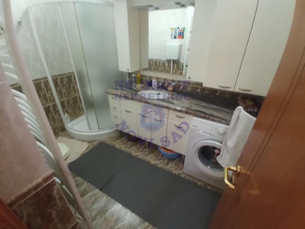 Slika 5 - Šestosoban, 194m2, Bulevar oslobođenja Novi Sad, sa terasom, ima lift