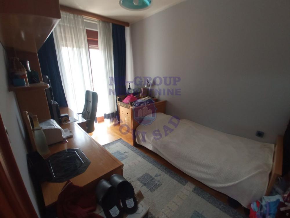 Slika 6 - Šestosoban, 194m2, Bulevar oslobođenja Novi Sad, sa terasom, ima lift